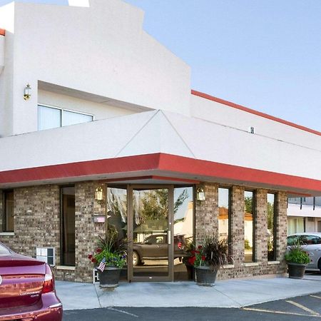 Econo Lodge Wall Exterior foto